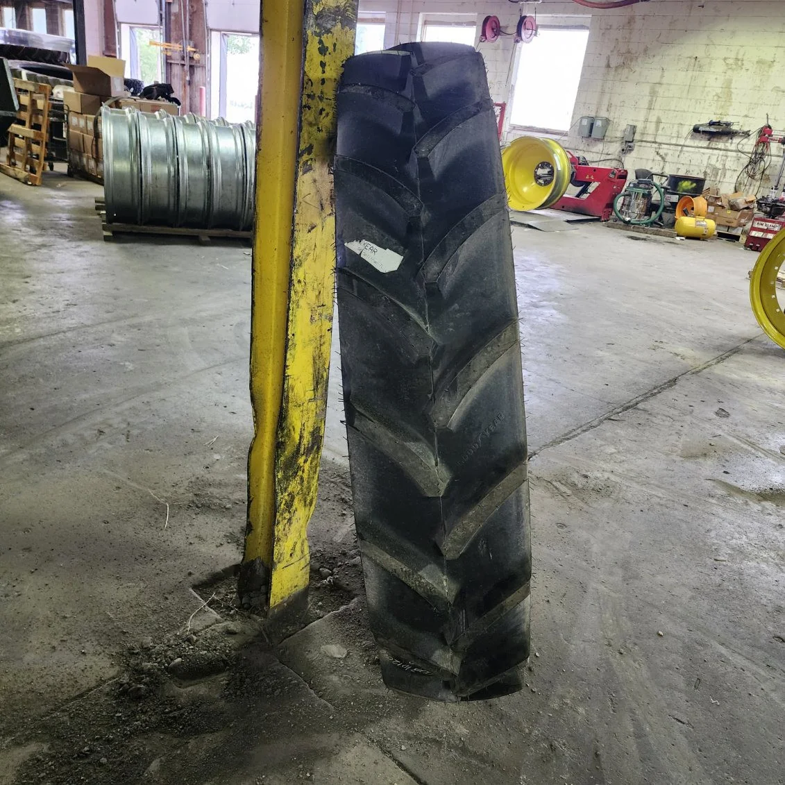 Take-Off IF320/80R42 150D Goodyear Optitrac TL R-1W 95-100% image 6