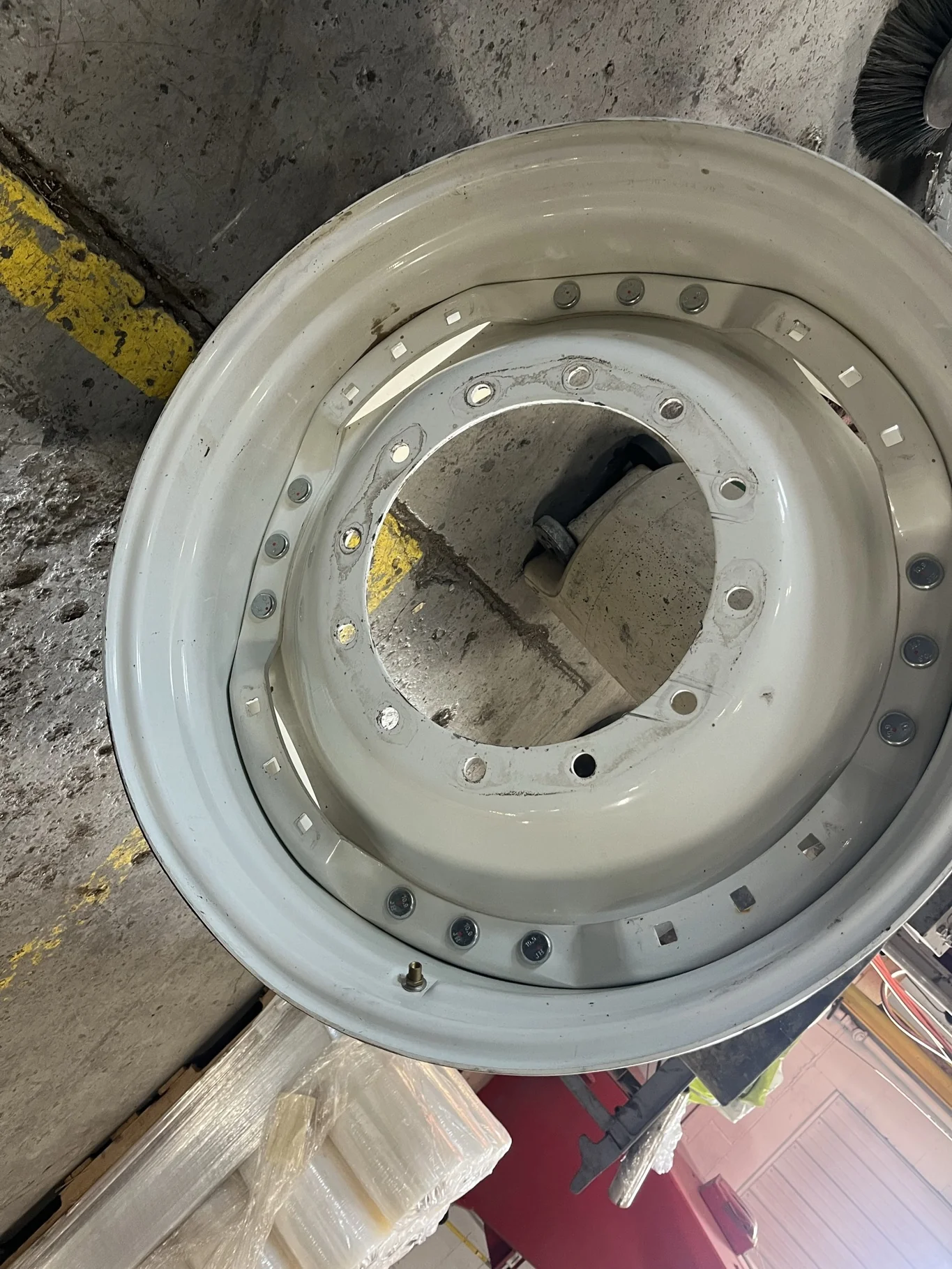 Used 15 x 34 12-16.732-14.640 Waffle 3 Bolt NH White Wheel w/ Disc image 3