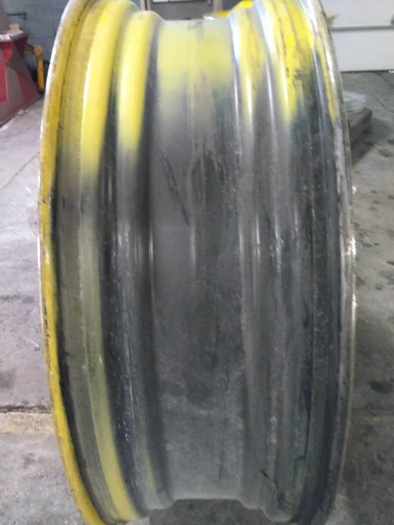 Used 15 x 50 (12-32.047-30.078) Titan John Deere Rim & Rail image 3
