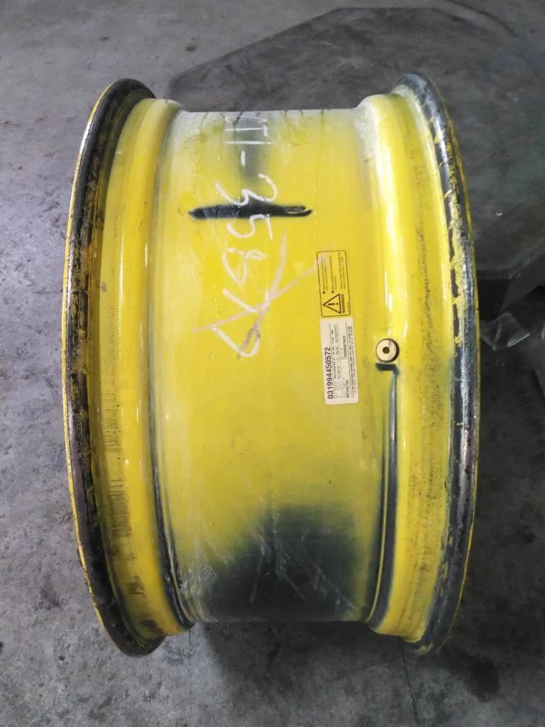 Used 15 x 34 12-16.732-14.640 John Deere Waffle 3 Bolt With Disc image 2