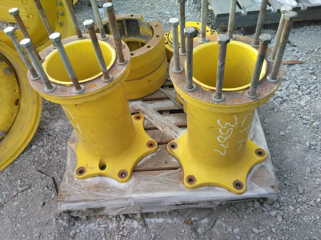 Used 21.5 JD OE Hub Extensions With 6 Inch Spacer (12-16.732-14.620)(10-13.19-11.07) With Hardware