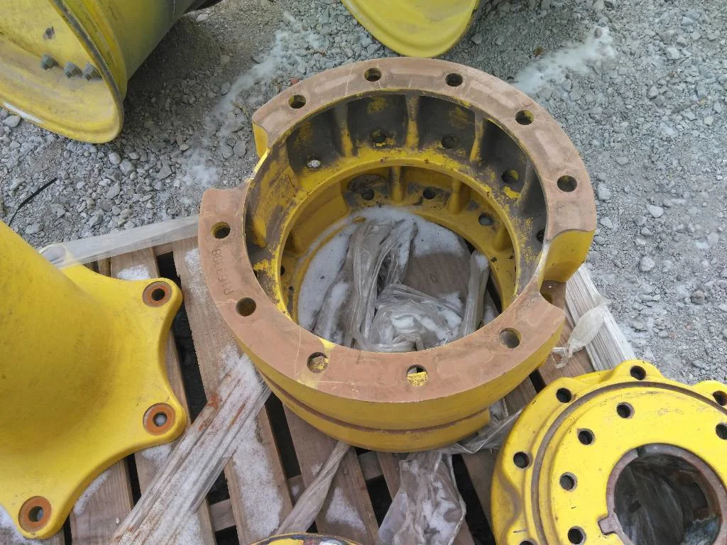 Used 21.5 JD OE Hub Extensions With 6 Inch Spacer (12-16.732-14.620)(10-13.19-11.07) With Hardware image 2