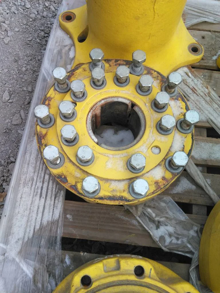 Used HUB 120MM JD OE 4-5/8 axle Insert (10-13.19-11.07)