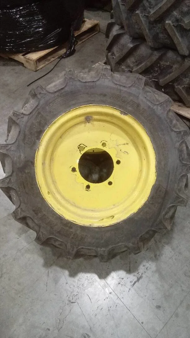 Take-Off 280/70R18 114AB BKT Agrimax RT765 TL R-1 95-100% On 9 x 18 (6-8.07-6.338) Solid Wheel