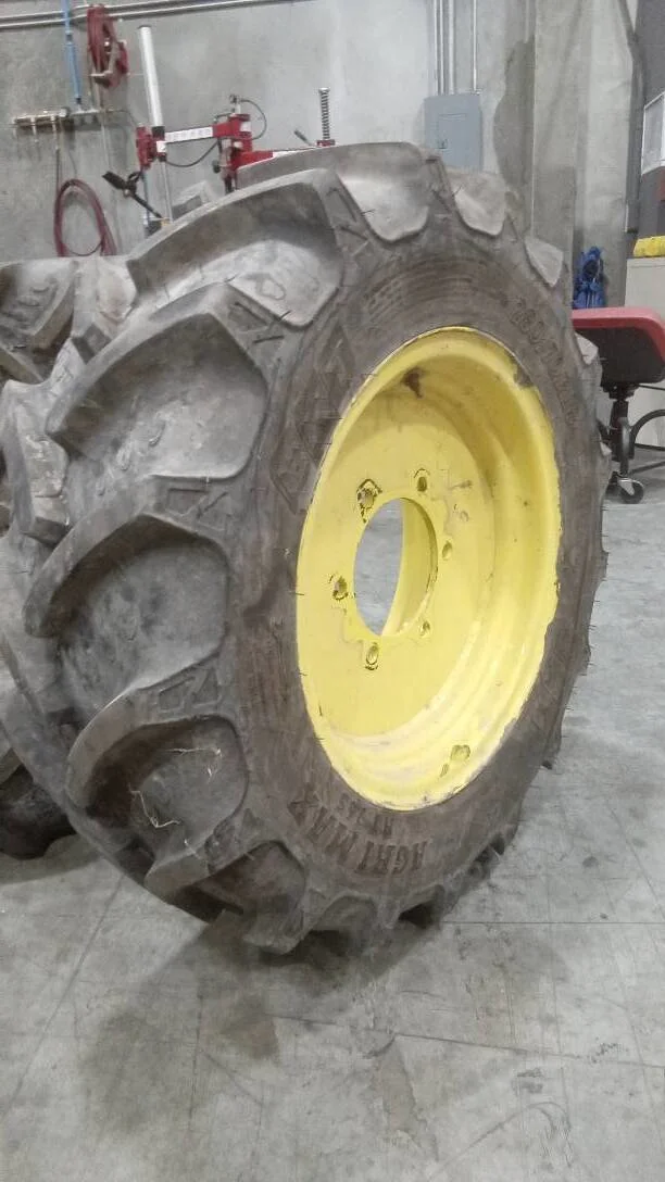 Take-Off 280/70R18 114AB BKT Agrimax RT765 TL R-1 95-100% On 9 x 18 (6-8.07-6.338) Solid Wheel image 2