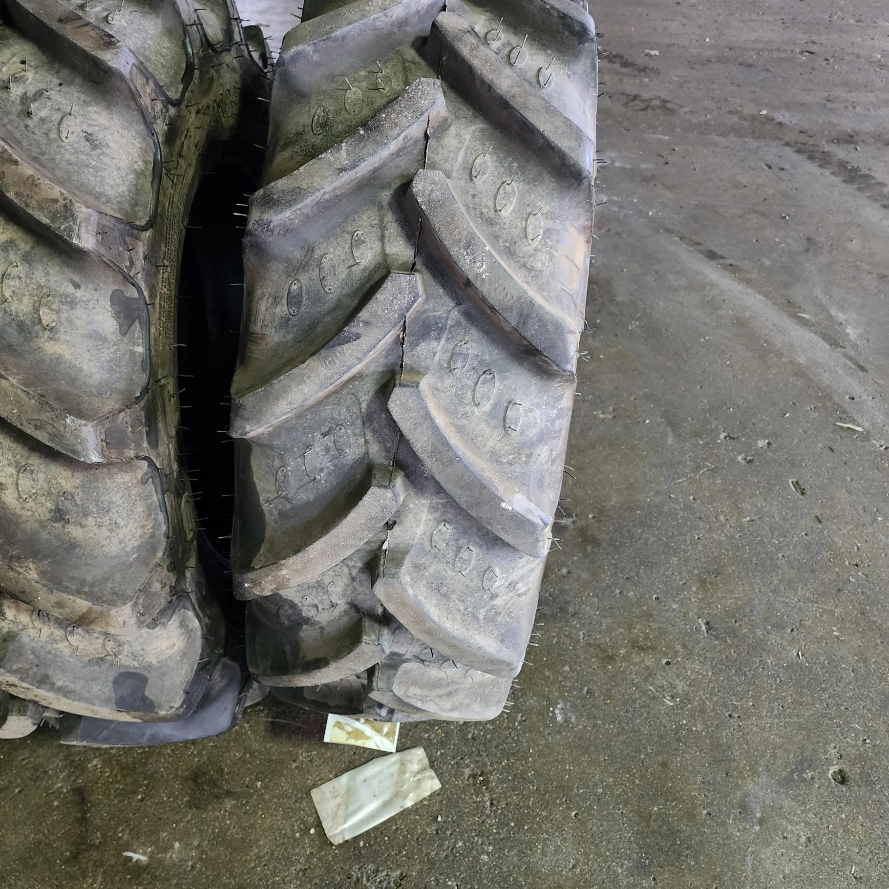Take-Off 280/70R18 114AB BKT Agrimax RT765 TL R-1 95-100% image 2