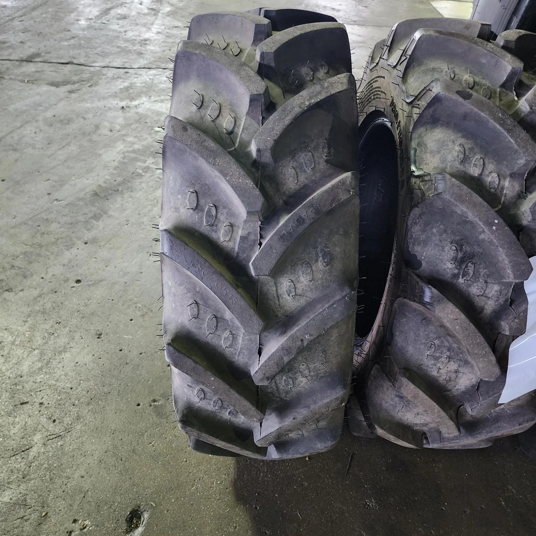 Take-Off 280/70R18 114AB BKT Agrimax RT765 TL R-1 95-100% image 4