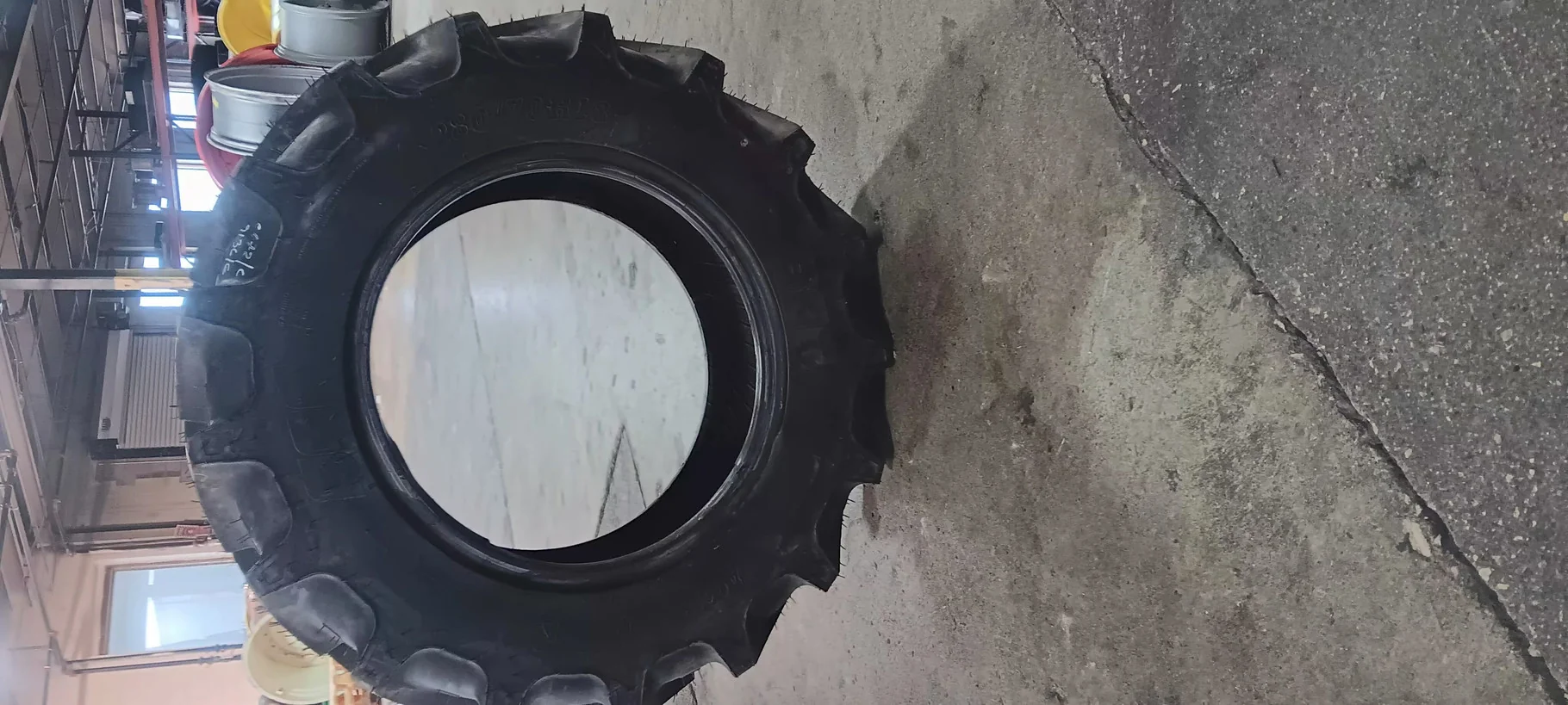 Take-Off 280/70R18 114AB BKT Agrimax RT765 TL R-1 95-100% image 6
