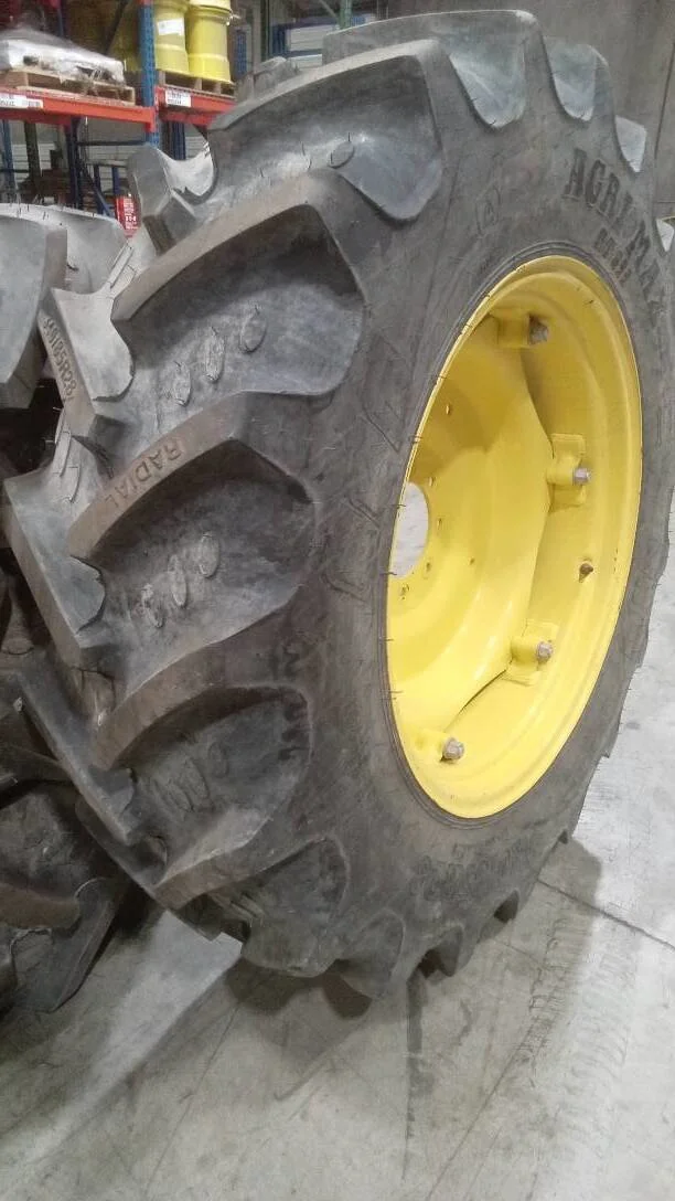 Take-Off 340/85R28 127B BKT Agrimax TL R-1W 95-100% On 12 x 28 (8-8-6) 6 Clamp With Disc image 2