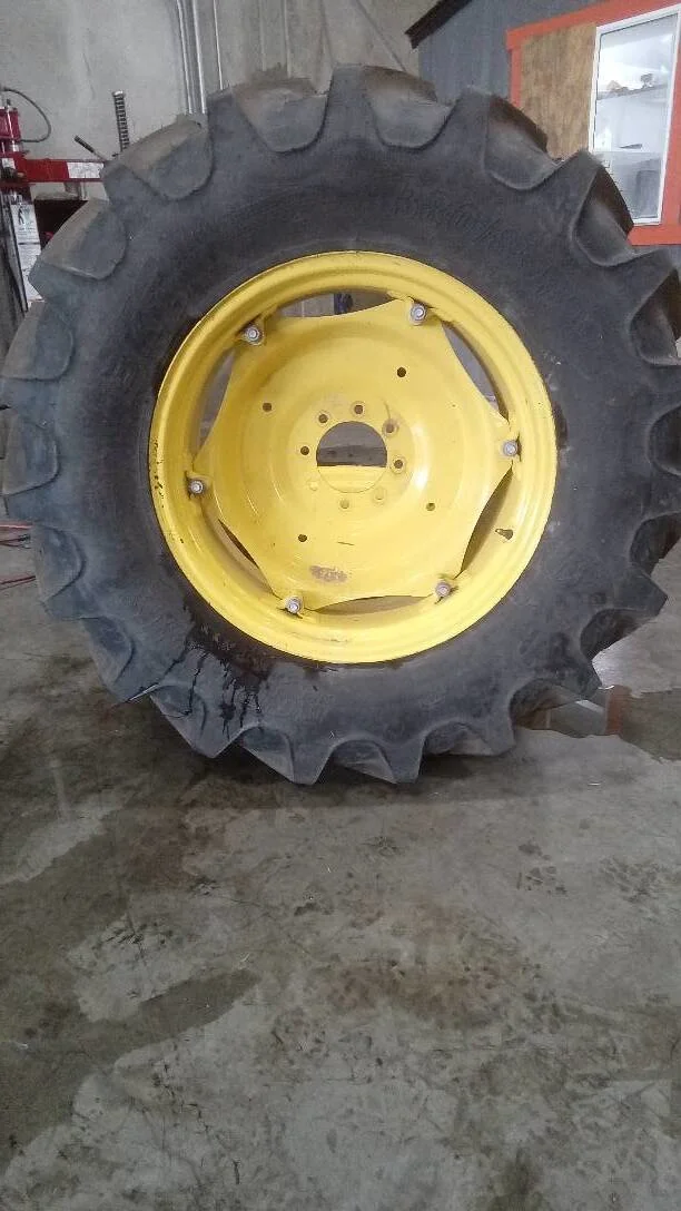 Take-Off 380/85R28 133B BKT Agrimax RT855 TL R-1W 95-100% On 12 x 28 8-8-6 Yellow 6 Clamp Wheel/Disc