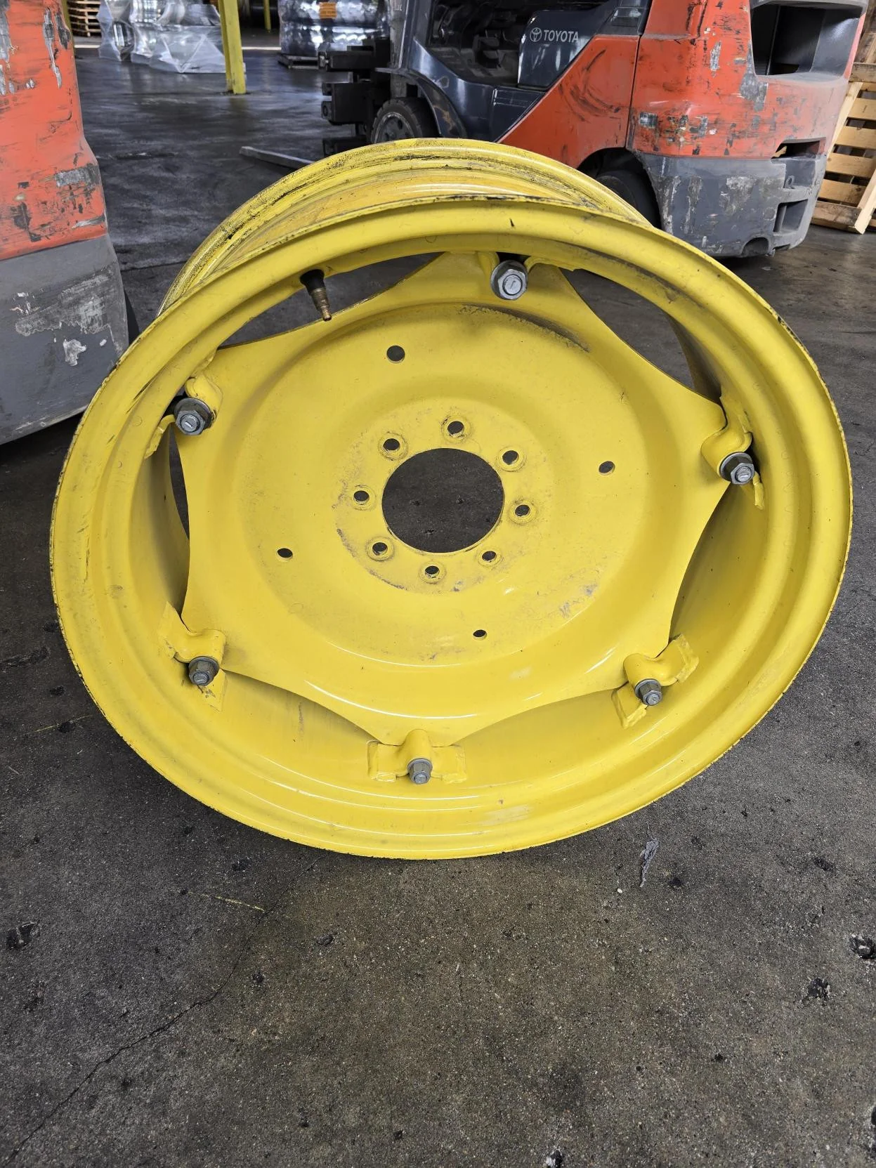 Take-Off 12 x 28 8-8-6 Yellow 6 Clamp Wheel w/ Disc