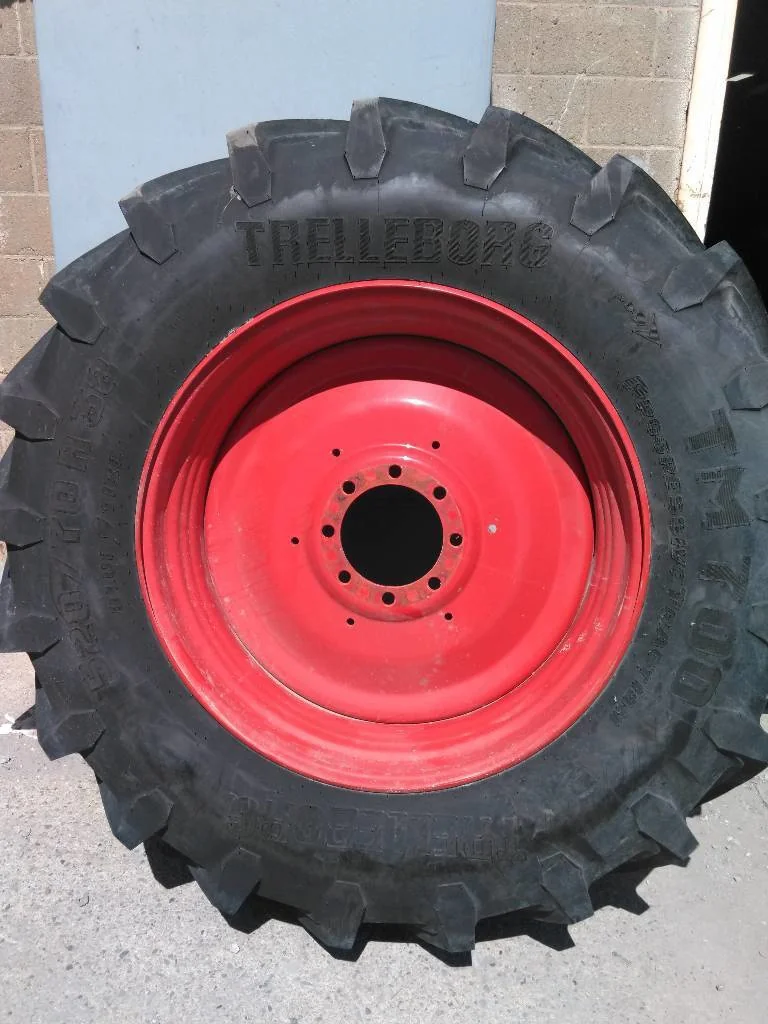 Take-Off 520/70R38 150D Trelleborg TM700 TL R1W 95-100% On 18 x 38 8-10.82-8.78 Dual Fendt Red Wheel image 4