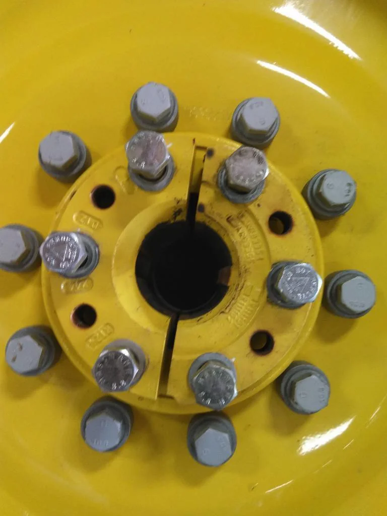 Used 1000E20MY (92MM) John Deere Hub (6-6-4) With All Hardware