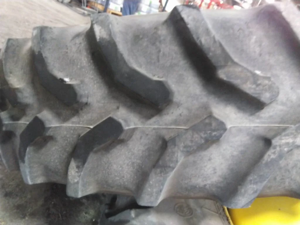 Used 520/85R42 157A8 Goodyear Ultratorque TL R-1 85-95% On 18 x 42 (20-13.189-11.07-15.56IN) DD image 3