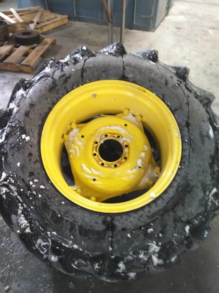 Take-Off 16.9-28 129A6 Galaxy AgriTrac ll 95-100% On 15 x 28 (8-8-6) 8 Clamp/Disc (Slight Road Wear) image 2