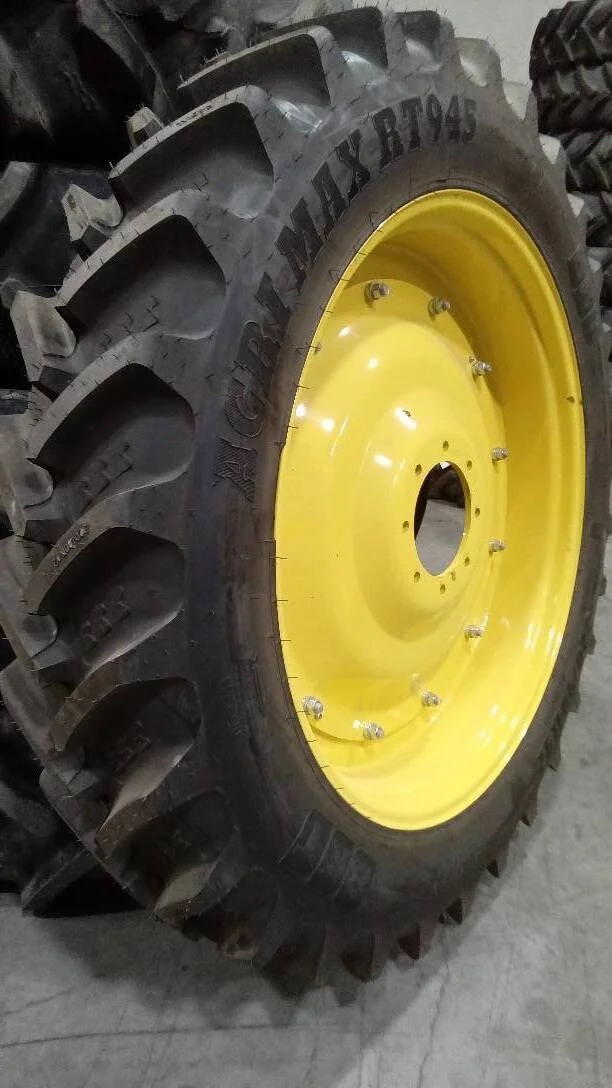 Take-Off 320/90R42 139B BKT Agrimax RT945 TL R-1W 95-100% On 10 x 42 (8-10.82-8.78) R&R/Disc image 2