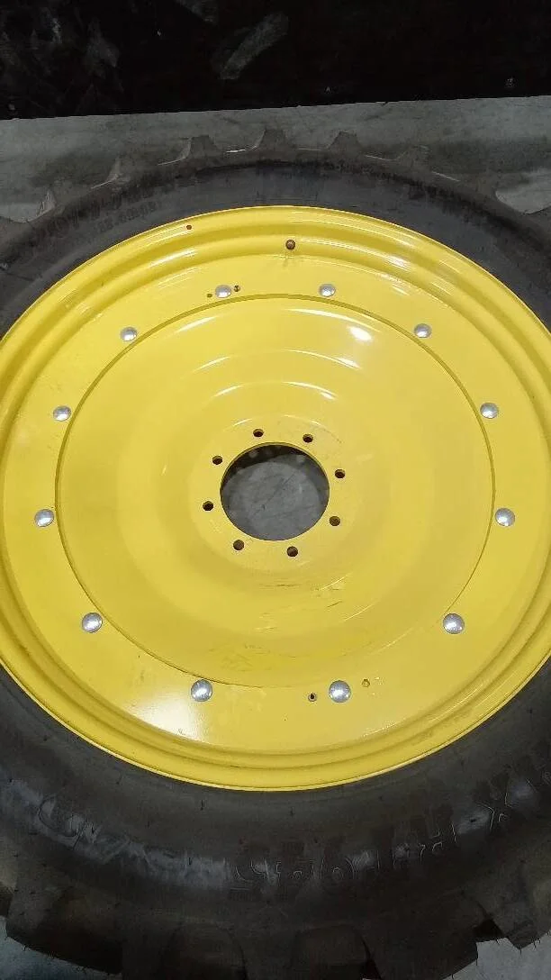 Take-Off 320/90R42 139B BKT Agrimax RT945 TL R-1W 95-100% On 10 x 42 (8-10.82-8.78) R&R/Disc image 3