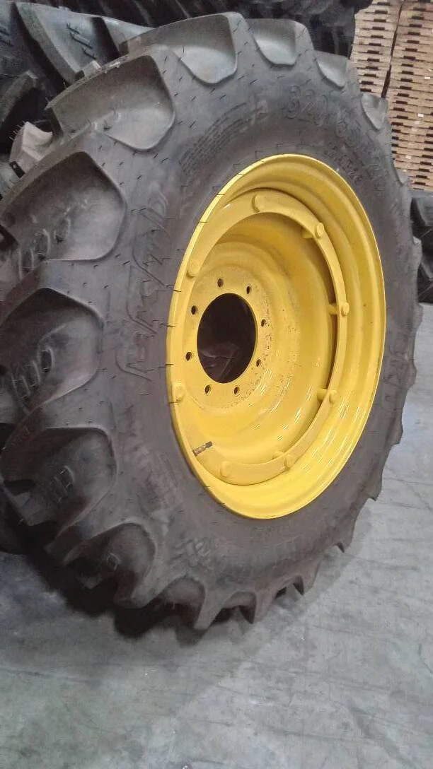 Take-Off 320/85R28 124B BKT Agrimax RT855 TL R-1W 95-100% On 10 x 28 (8-10.82-8.78) Rail Wheel/Disc image 2