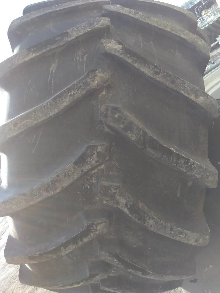 Used LSW 1100/45R46 195D Goodyear Radial DT930 TL R-1W 85-90% On 38 x 46 (20-13.19-11.07) Combine image 2