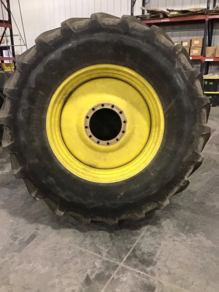 Used 650/65R38 166D Firestone Radial 9000 TL R-1W 85-90% On 18 x 38 (12-13.976-11.857-3) JD Sprayer image 2