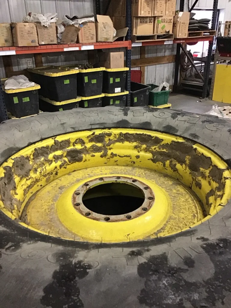 Used 650/65R38 166D Firestone Radial 9000 TL R-1W 85-90% On 18 x 38 (12-13.976-11.857-3) JD Sprayer image 6