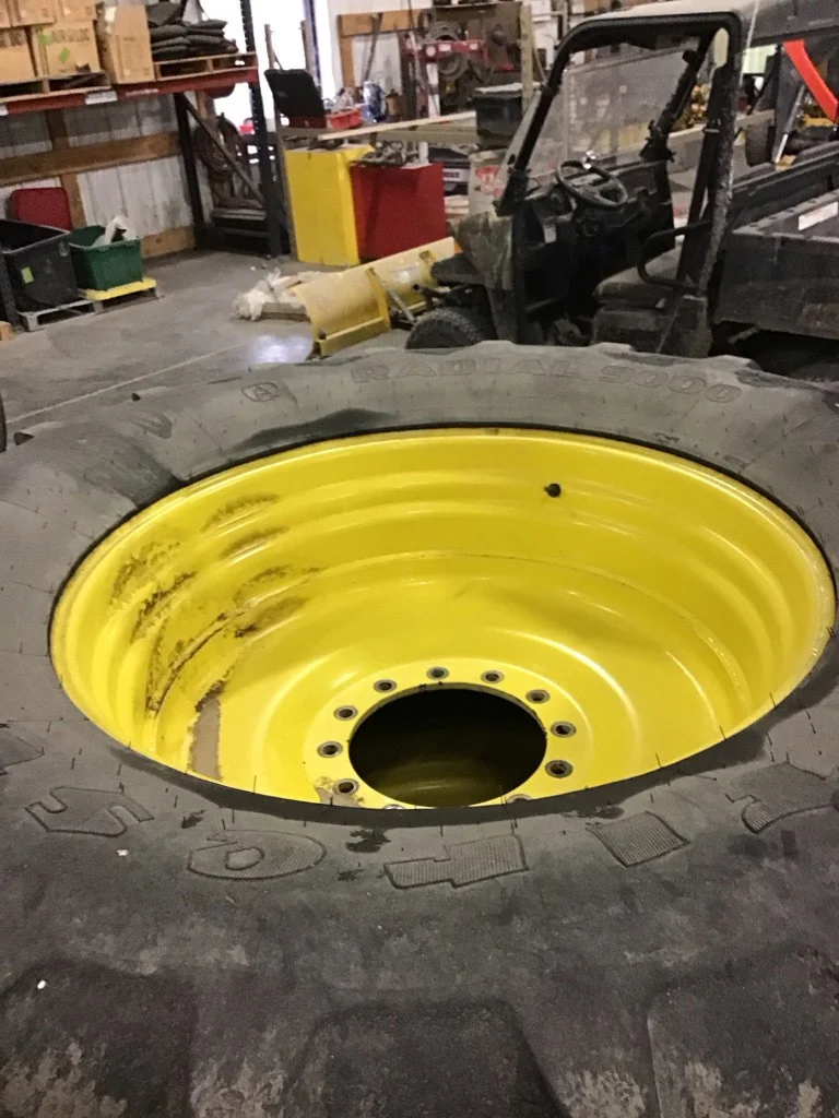 Used 650/65R38 166D Firestone Radial 9000 TL R-1W 85-90% On 18 x 38 (12-13.976-11.857-3) JD Sprayer image 7