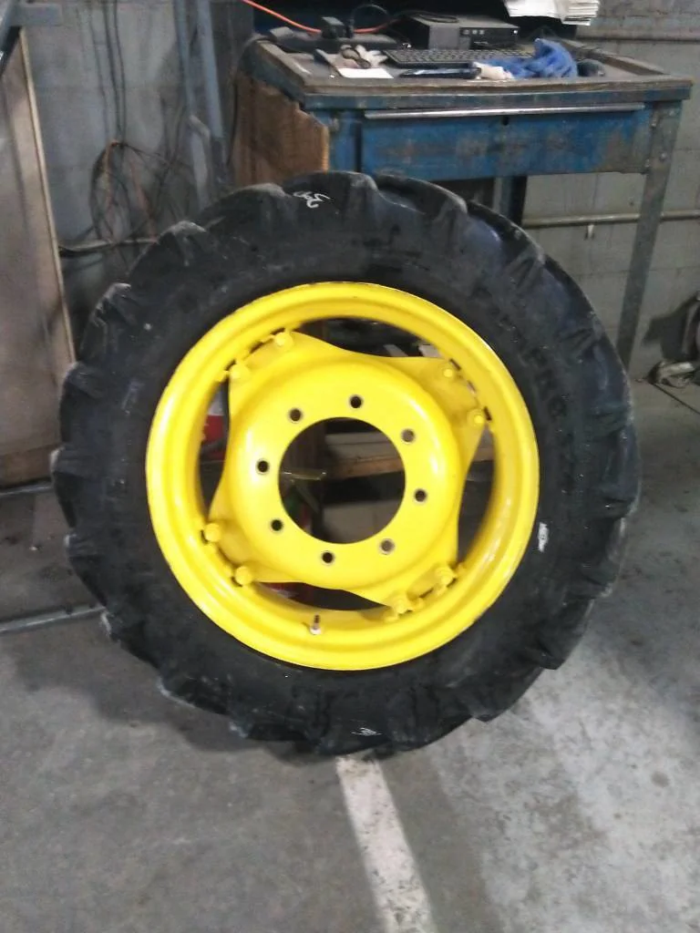 Used 9.5-24 112A8 Alliance Farm Pro 324 TT R-1 90-95% On 8 x 24 8-10.82-8.78 4/2 Clamp Wheel w/Disc image 2