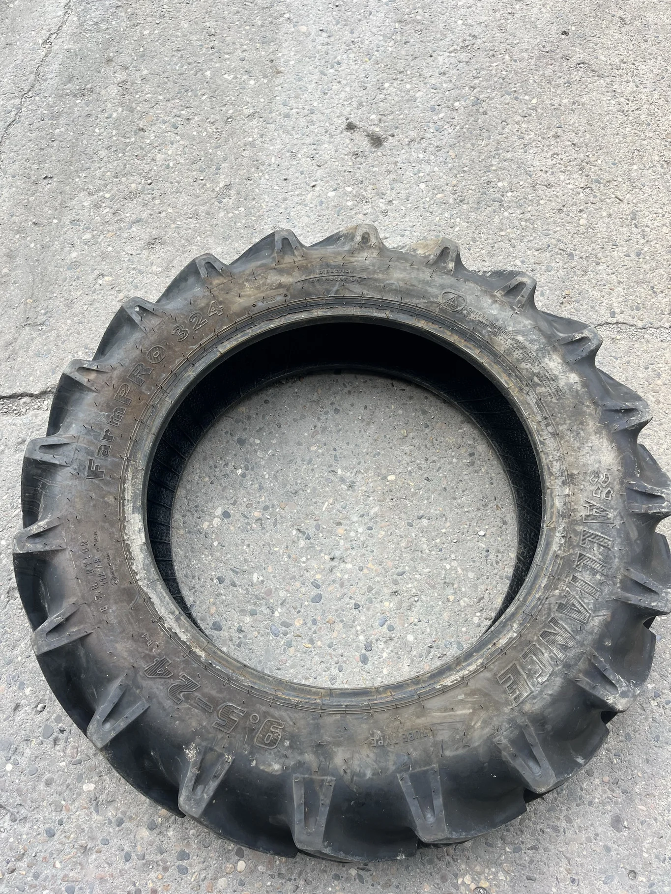 Used 9.5-24 112A8 Alliance Farm Pro 324 TT R-1 90-95%