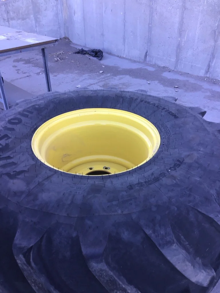 Used 750/65R26 169B Firestone Maxi Traction TL R-1W 80-85% On 25 x 26 (8-10.82-8.78) Combine Wheel image 3
