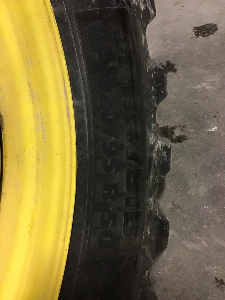 Used VF420/95R50 177D Michelin SprayBib TL R-1 80-85% On 13 x 50 (12-32.047-30) Rim & Rail image 6