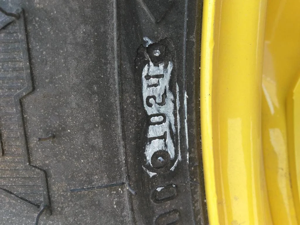 Take-Off 320/85R34 133B Firestone Radial 9000 TL R-1W 95-100% On 10 x 34 (10-13.19-11.07) Waffle 3