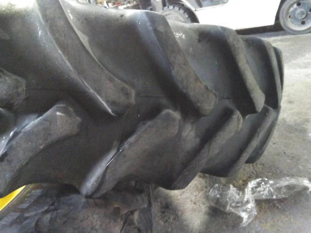 Used 380/85R38 142B Firestone RAT DT TL R-1W 85-90% On 12 x 38 (12-19.685-17.651 Waffle 3 Bolt/Disc image 2