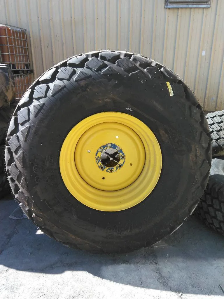 Take-Off 23.1-26 145A6 BKT TR-387 TL R-3 95-100% On 20 x 26 (8-8-6) Solid Wheel