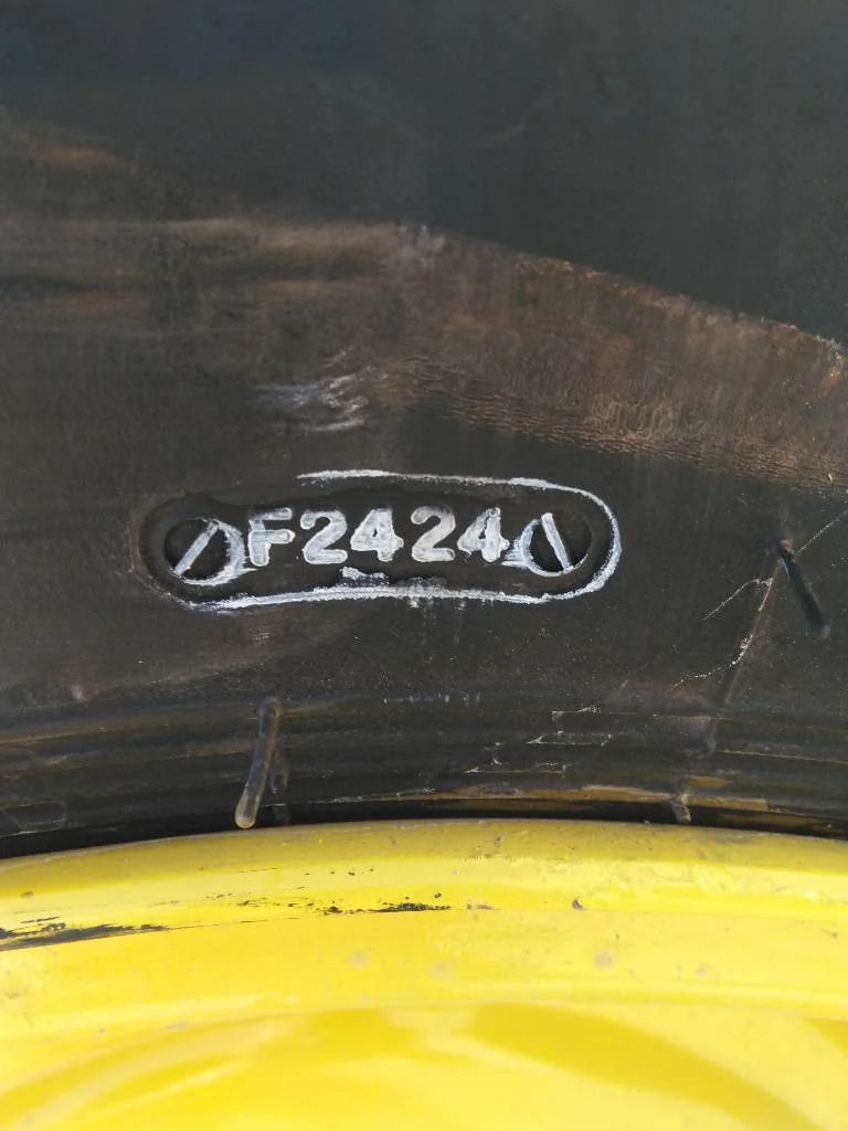 Take-Off 23.1-26 145A6 BKT TR-387 TL R-3 95-100% On 20 x 26 (8-8-6) Solid Wheel image 2