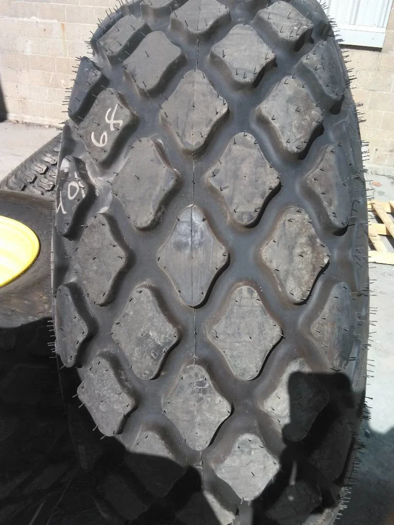 Take-Off 23.1-26 145A6 BKT TR-387 TL R-3 95-100% On 20 x 26 (8-8-6) Solid Wheel image 3