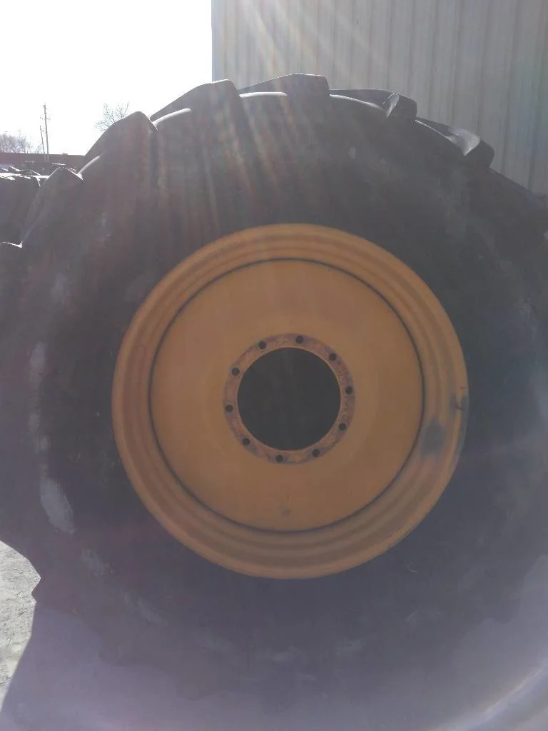 Used 650/65R38 166D Firestone Radial 9000 TL R-1W 90-95% On 18 X 38 10-14.57-12.42 Hagie Wheel image 3