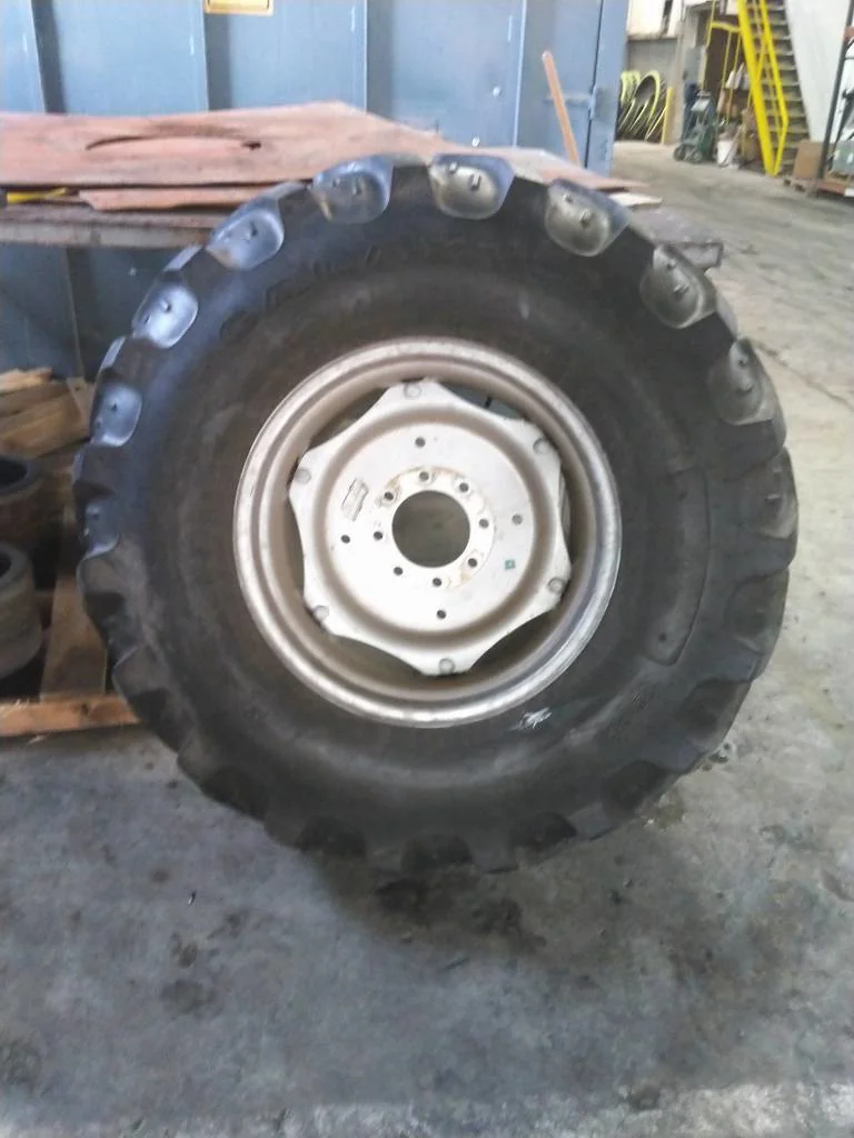 Used 19.5L-24 146A8 Galaxy EZ Rider TL R-4 85-90% On 16 x 24 (8-8-6) 6 Clamp/Disc image 3