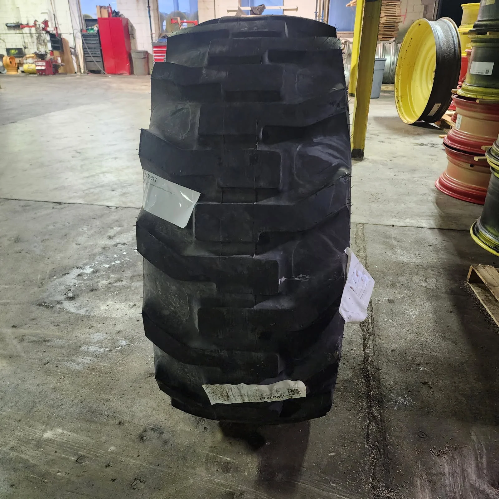 Take-Off 19.5L-24IND 147A8 Alliance Industrial Tractor TL R-4 95-100% image 3