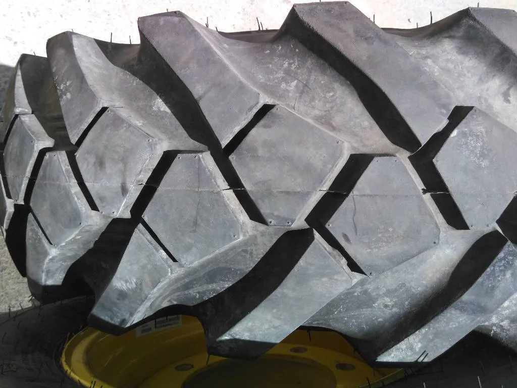 Take-Off 12.5/80-18IMP 129A6 Alliance 317 TL R-4 On 9 x 18 (8-10.82-8.78) Implement John Deere Wheel image 3