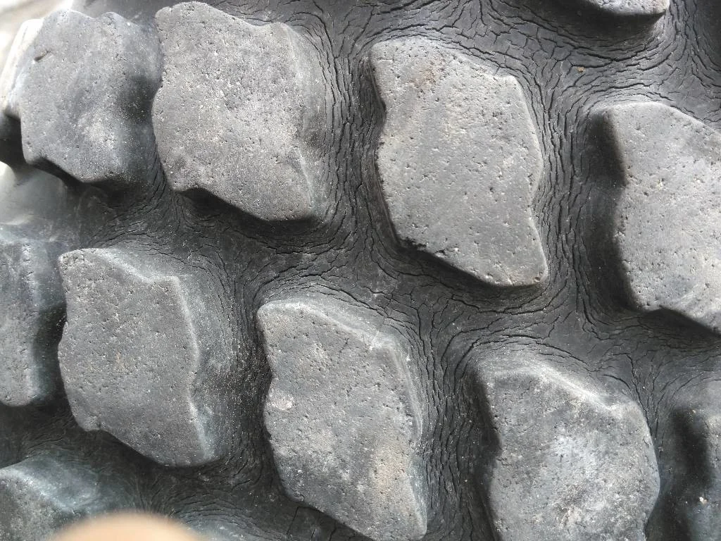 Used 11.2-24 6 PLY Goodyear SFT 105 TL R-3 80-85% (Moderate Weather Checking Between Tread) image 3