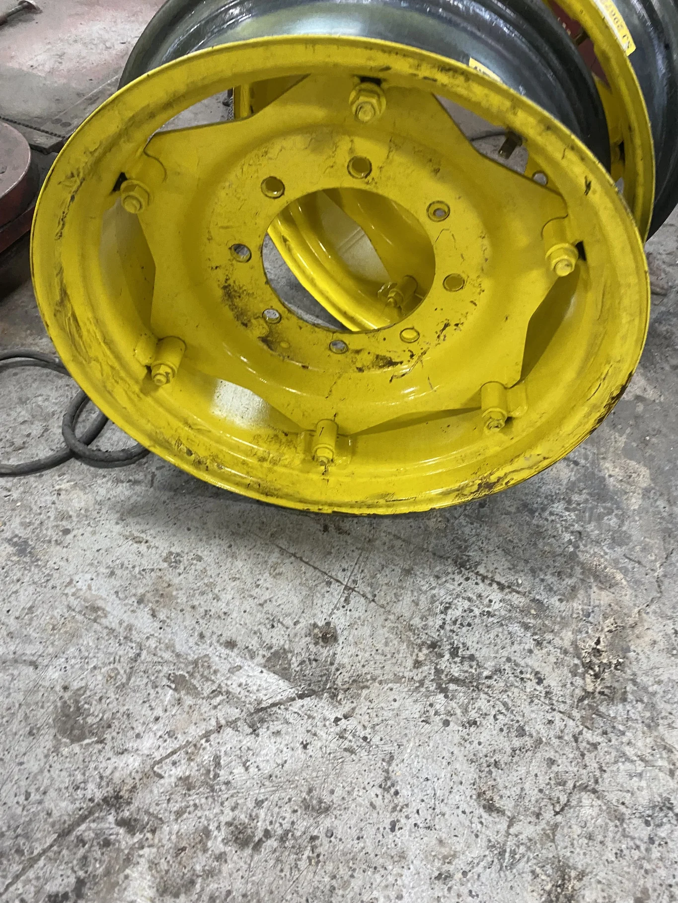 Take-Off 10 x 24 (8-10.82-8.78) 6 Clamp Yellow Wheel w/ Disc image 2