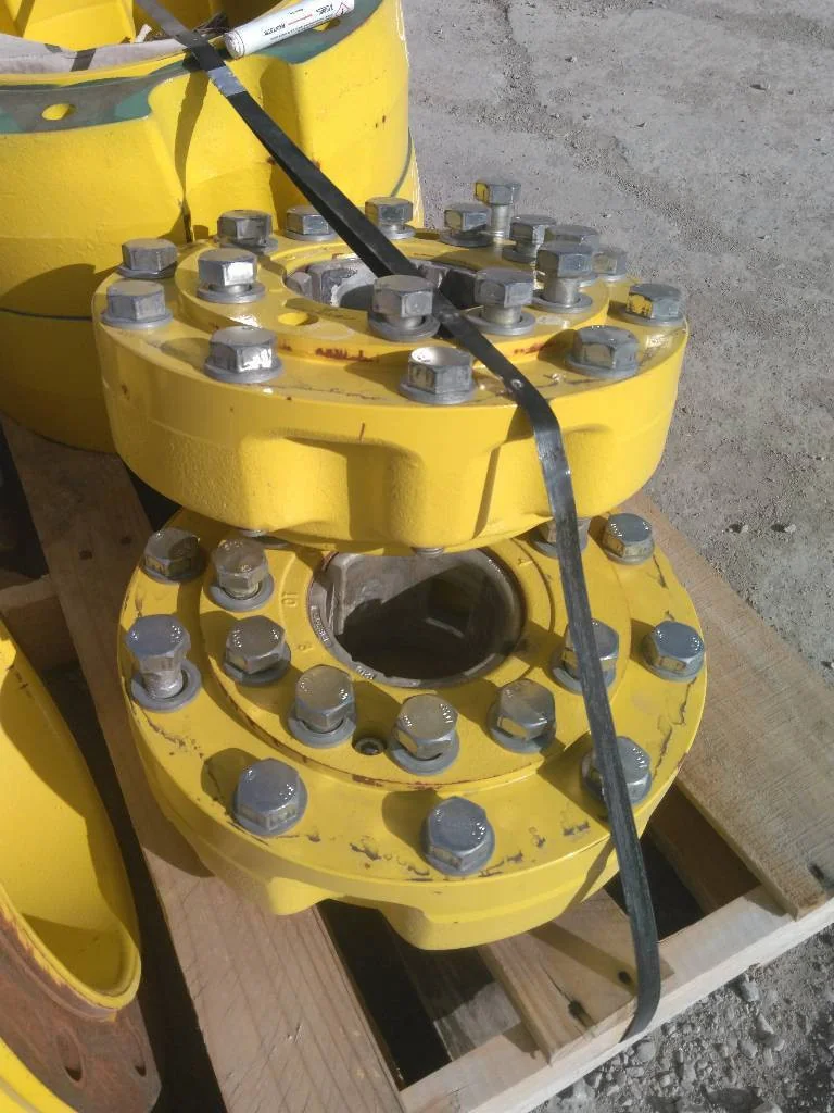 Used 1000E120MM Hub John Deere Axle With Hardware image 2
