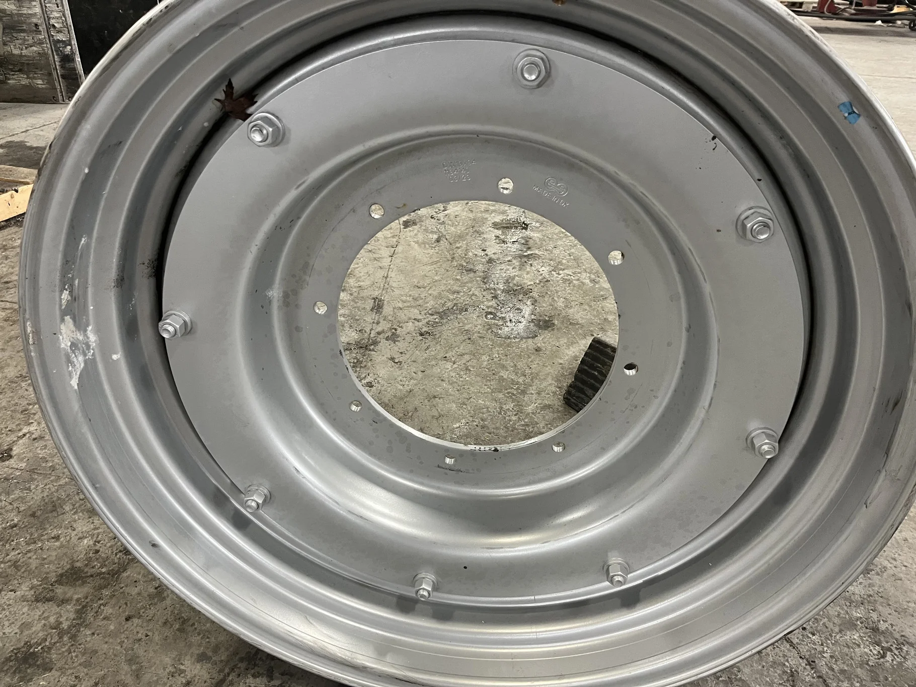 Used 13 X 34 8-15.995-14.281 Rim & Rail Case Silver Wheel w/ Disc