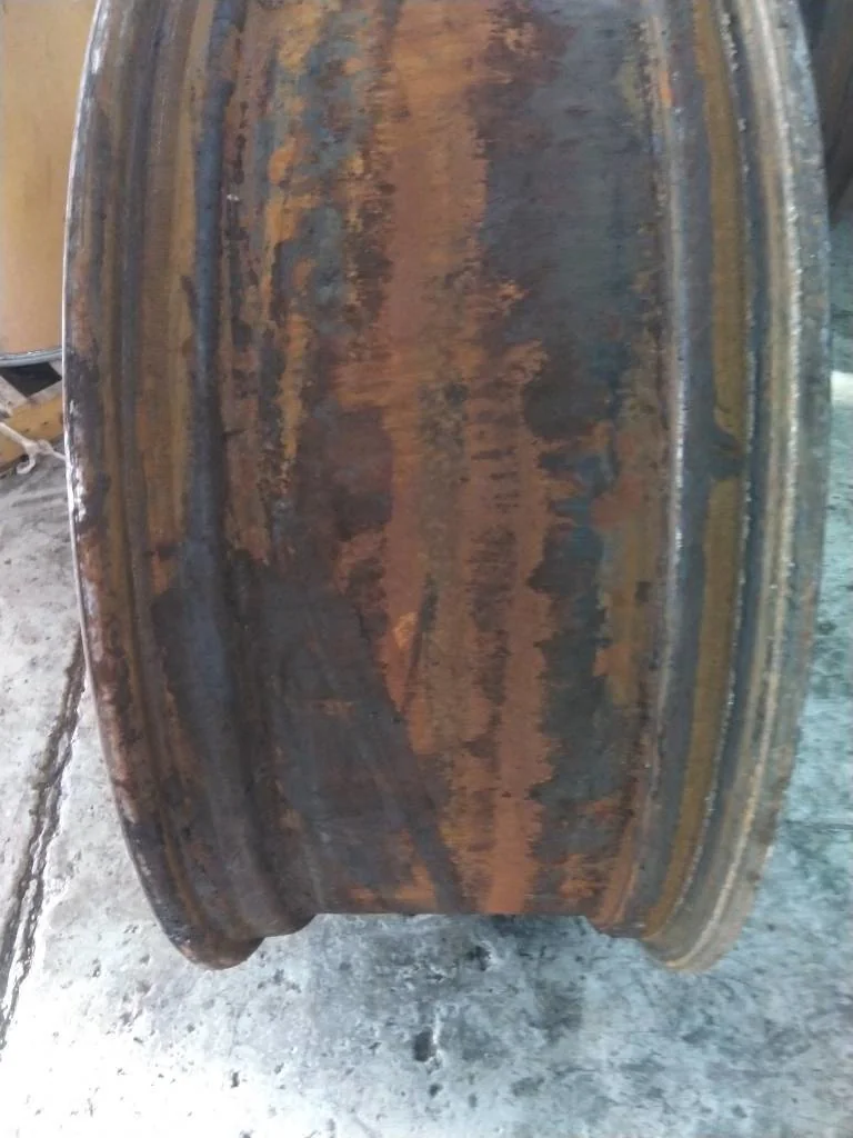Used 15 x 38 (8-10.82-8.78) John Deere Waffle 3 Bolt With Disc (Moderate Rust, Paint Is Poor) image 2