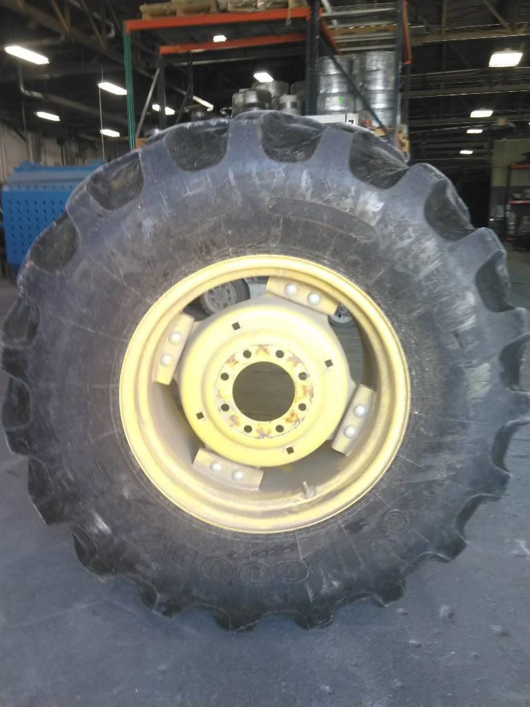 Used 19.5L-24 146A8 Goodyear IT525 TL R-4 90-95% On 15 x 24 (8-8-6) 4/2 Clamp/Disc