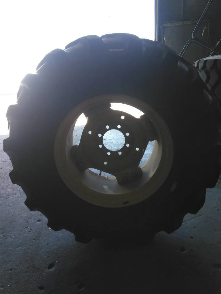 Used 19.5L-24 146A8 Goodyear IT525 TL R-4 90-95% On 15 x 24 (8-8-6) 4/2 Clamp/Disc image 3