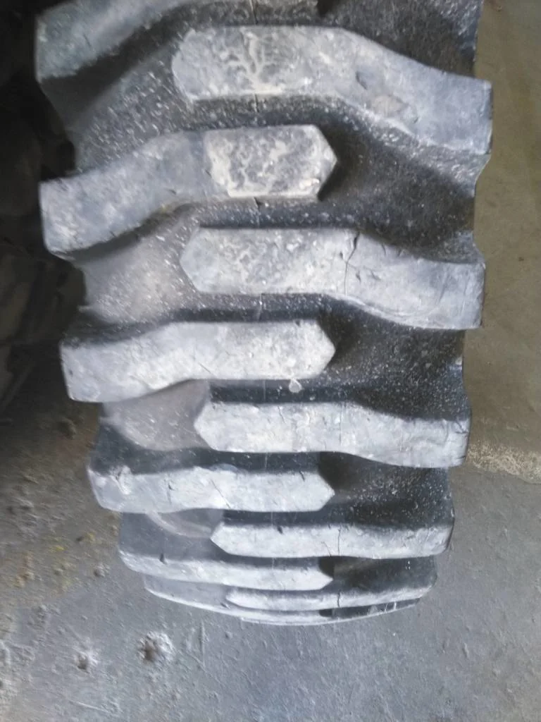 Used 12.5/80-18 NHS 6 PLy Goodyear Contractor-T TL R-4 85-90% On 9 x 18 (8-10.82-8.78) Solid Wheel image 2