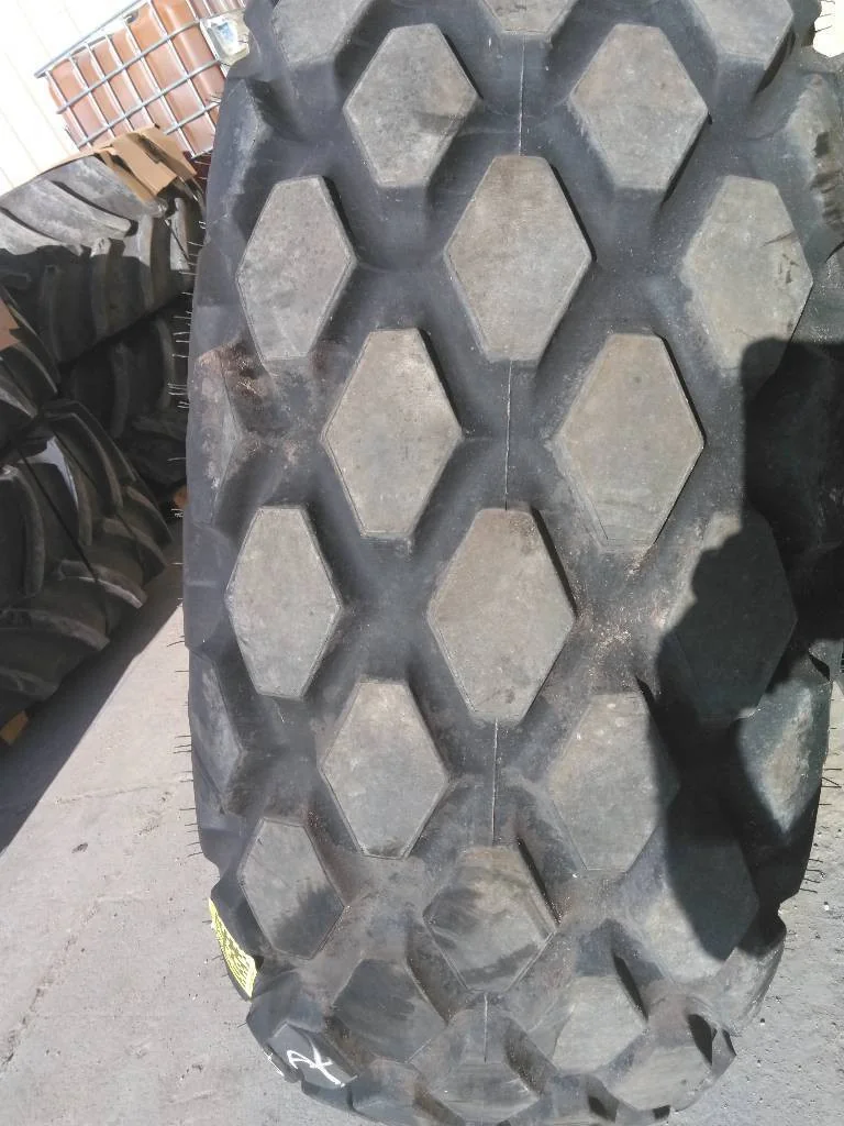 Used 24.5R32 159A8 Titan Torc-Trac TL R-3 90-95 On 21 x 32 10-13.19-11.07 JD Dual Yellow Wheel image 2