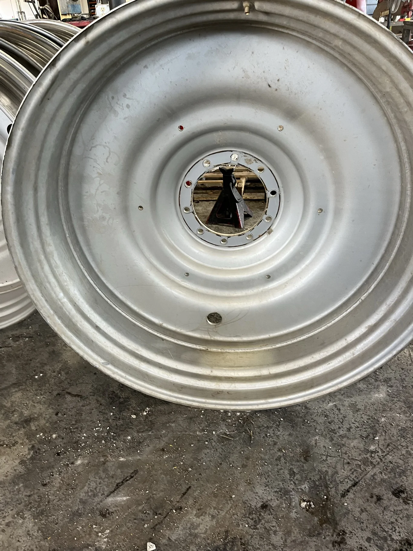 Used 15 x 50 10-13.18-11.09-8.63 Dual Silver Wheel image 2