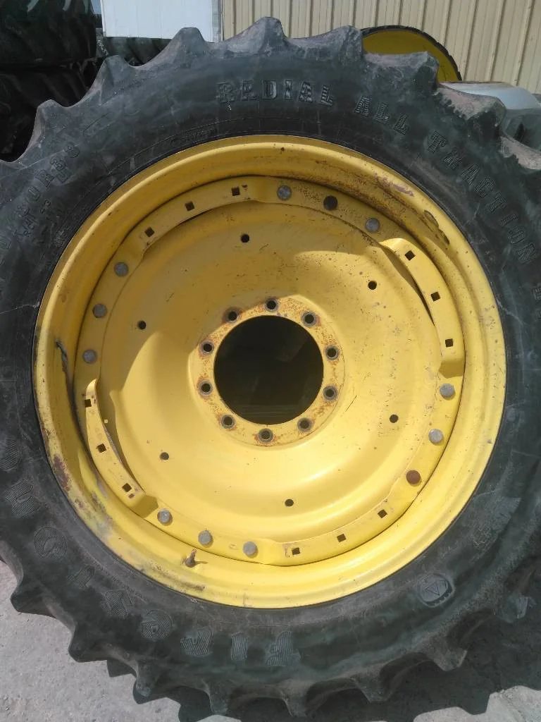 Used 12 x 38 (10-13.19-11.07) John Deere 3 Bolt Waffle With Disc (Paint Fair)
